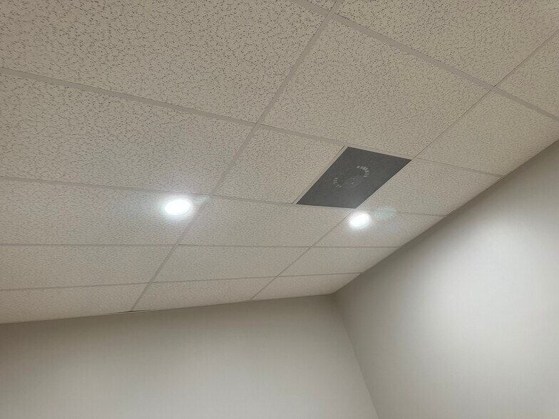 More Photos Of Moylan Rd, Panama City Beach Distribution For Lease