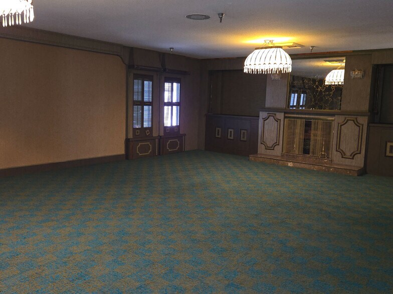 More Photos Of 16750 Schoenborn St, North Hills Flex For Sale