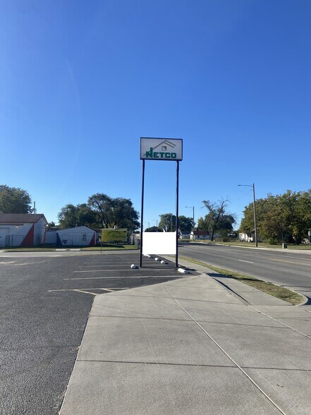 More Photos Of 1650 S Meridian Ave, Wichita Office For Lease