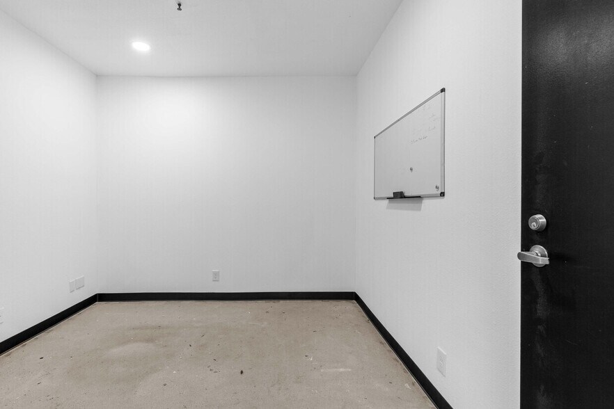 More Photos Of 9036 Winnetka Ave, Northridge Loft Creative Space For Lease