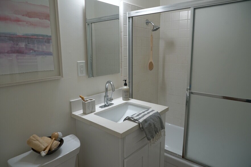 More Photos Of 756 Hyperion Ave, Los Angeles Apartments For Sale