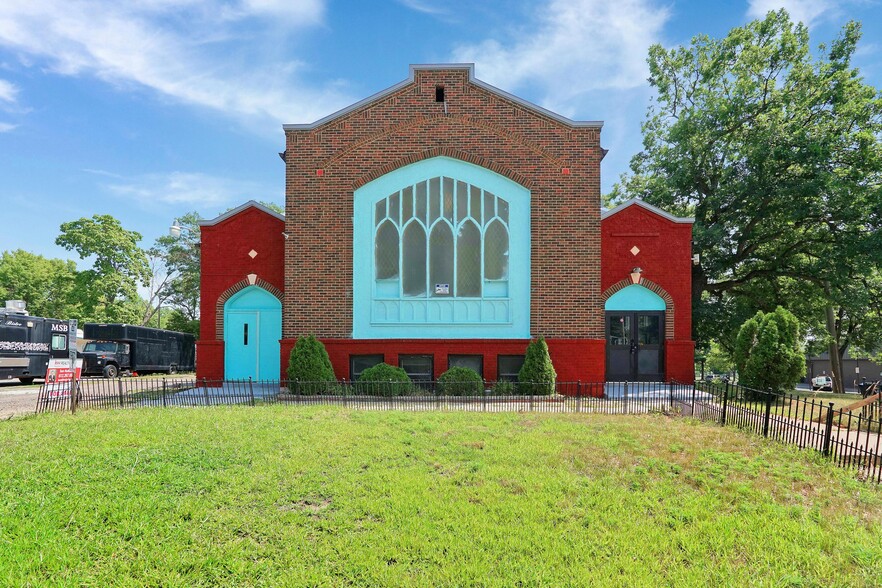 Primary Photo Of 2900 Lyndale Ave N, Minneapolis Religious Facility For Sale