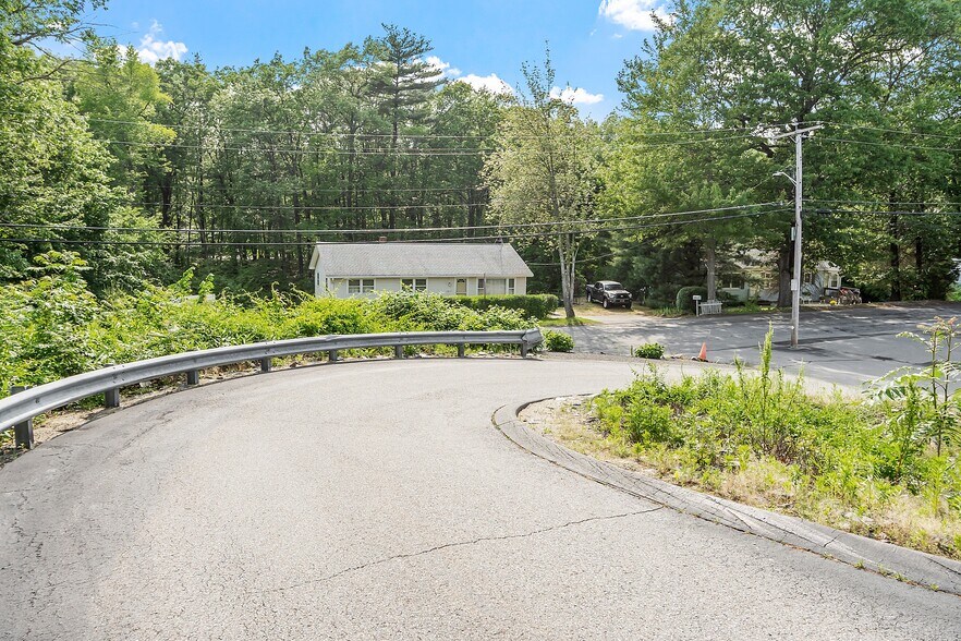 More Photos Of 67 Whalon St, Fitchburg Storefront For Lease