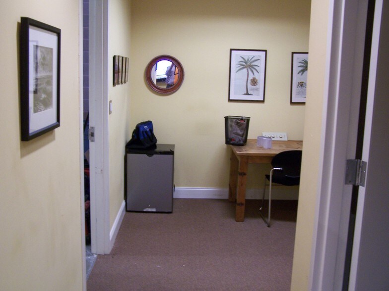 More Photos Of 612 Johnnie Dodds Blvd, Mount Pleasant Showroom For Lease