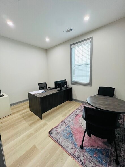 More Photos Of 1325 Main St, Katy Medical For Lease