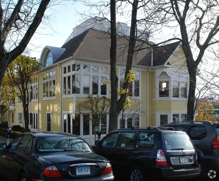 More Photos Of 130 Mason St, Greenwich Office For Lease