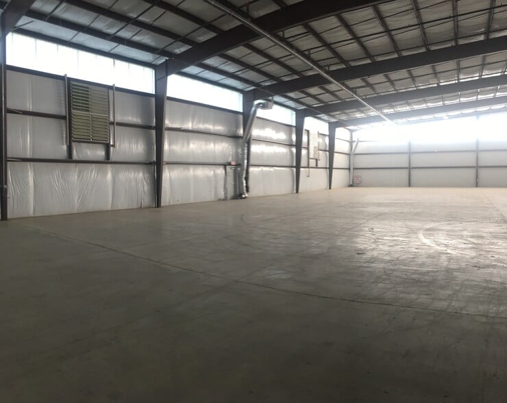 More Photos Of 206 Vista Blvd, Asheville Warehouse For Lease