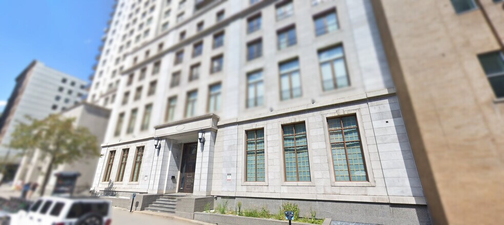 More Photos Of 1200 Boul De Maisonneuve O, Montréal Apartments For Sale