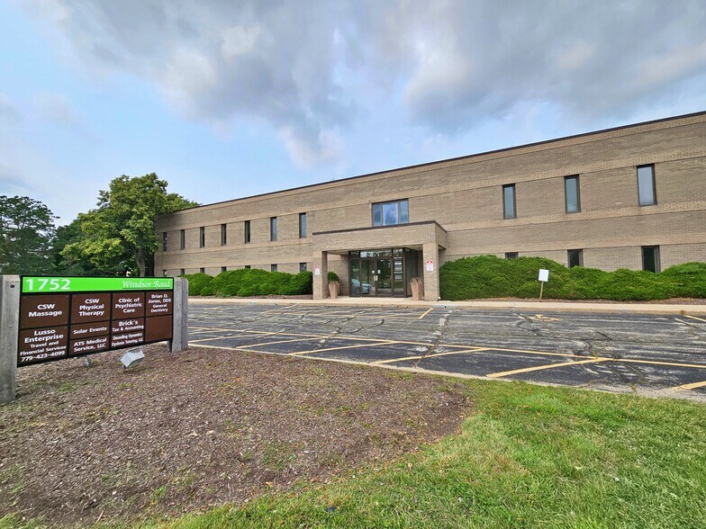 More Photos Of 1752 Windsor Rd, Loves Park Office For Lease