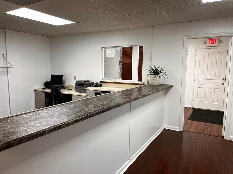More Photos Of 6910 Bellaire Blvd, Houston Office For Sale