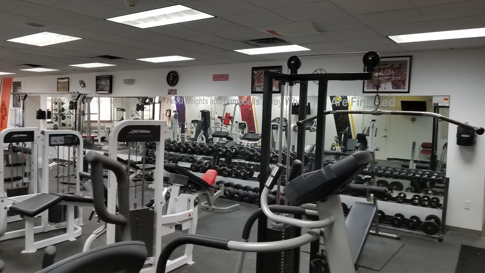 More Photos Of Chancellor Dr, Cedar Falls Office For Lease