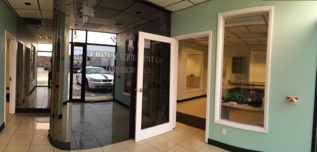 More Photos Of 35 Central Dr, Farmingdale Warehouse For Lease