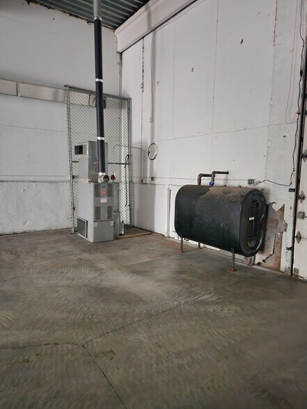 More Photos Of 3 Robinson Rd, Bow Light Distribution For Lease
