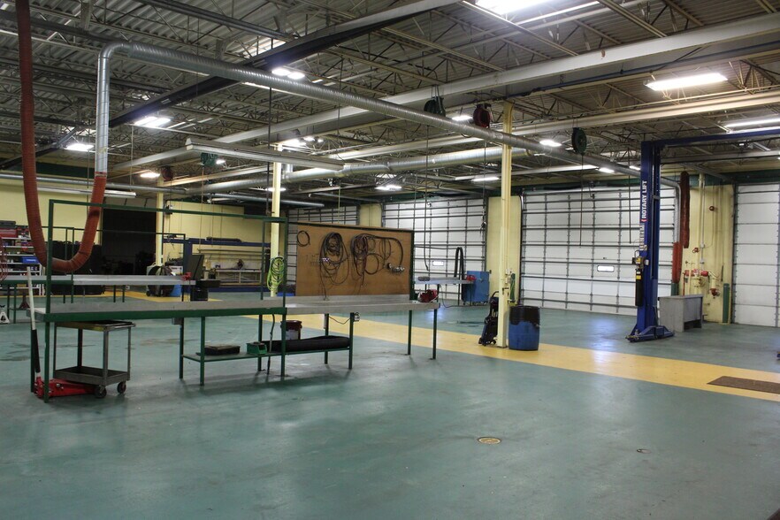 More Photos Of 3100 Delta Marine Dr, Reynoldsburg Showroom For Lease