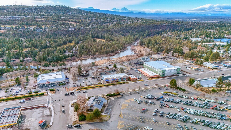 More Photos Of 30 NE Bend River Mall Dr, Bend Restaurant For Lease
