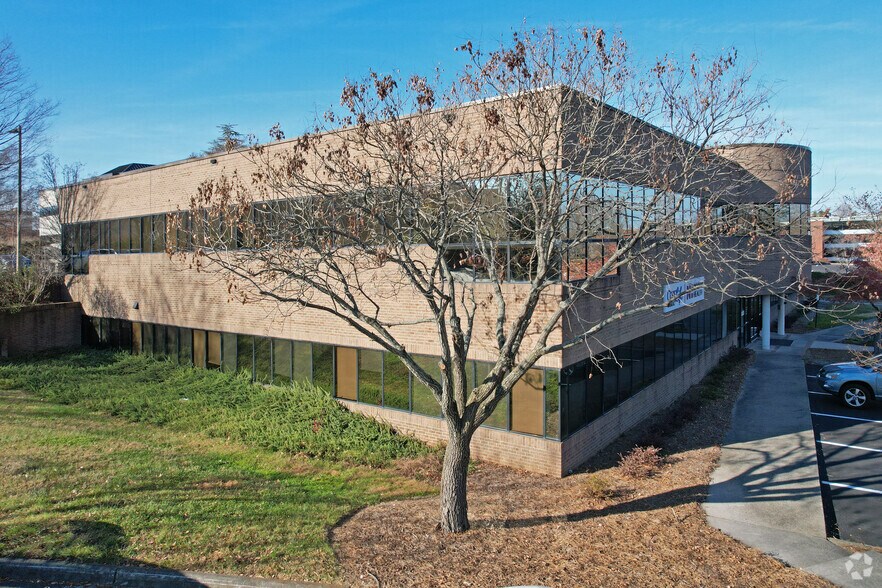 More Photos Of 730 Highland Oaks Dr, Winston-Salem Medical For Sale