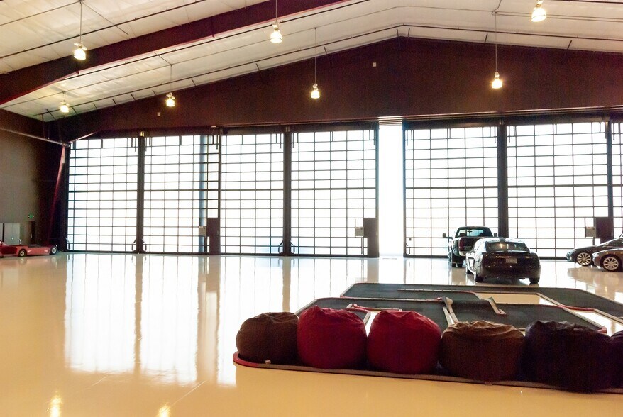 More Photos Of 609 Nebula Way, Medford Airplane Hangar For Lease