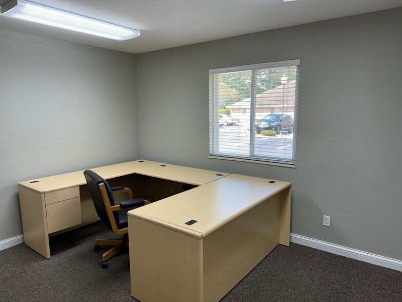 More Photos Of 2901 E Bristol St, Elkhart Office For Sale