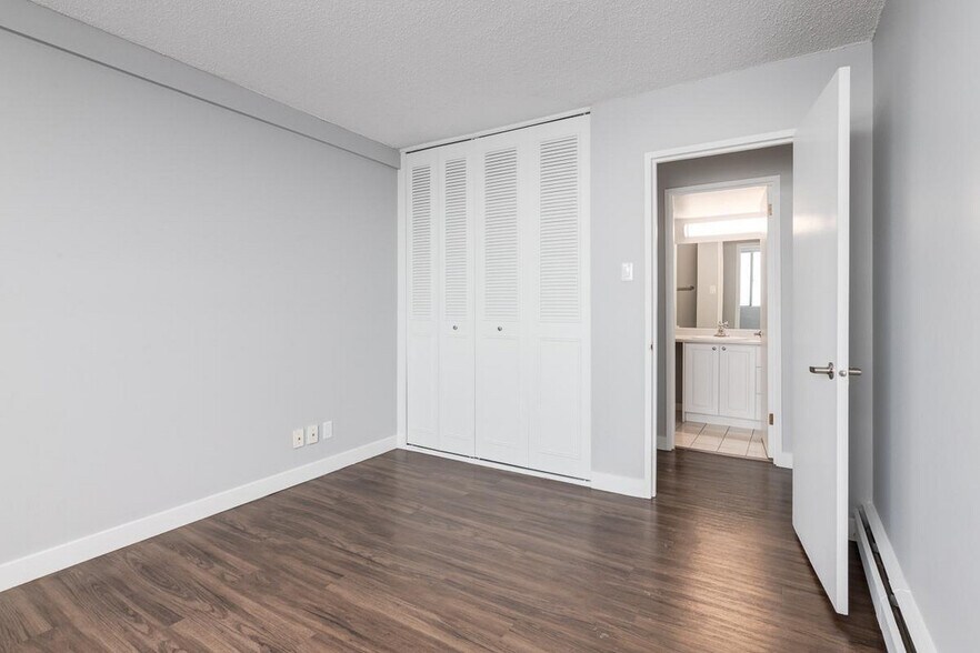 More Photos Of 2105 90 Av SW, Calgary Apartments For Lease