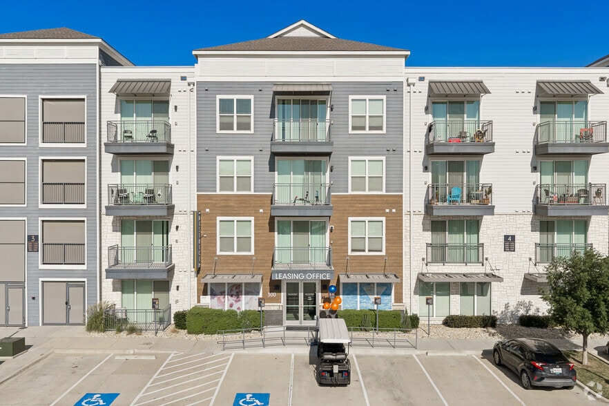 More Photos Of 300 Lakefront Dr, Little Elm Apartments For Lease