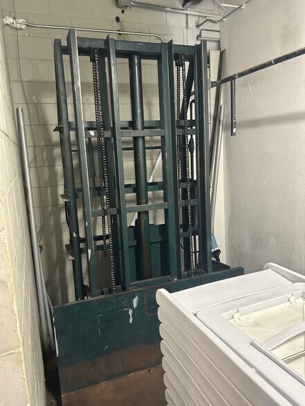 More Photos Of 650 6th St SW, Winter Haven Manufacturing For Lease