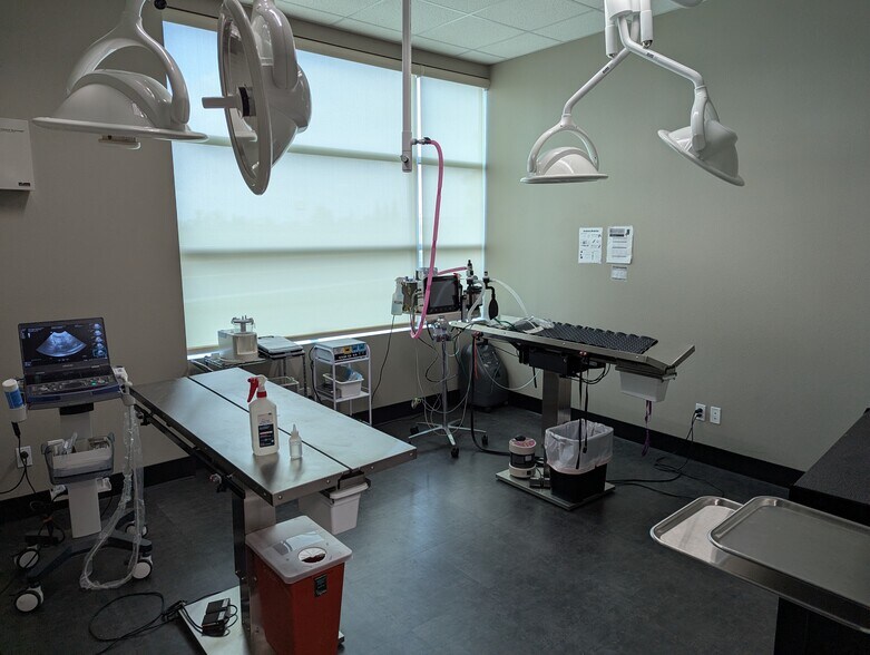 More Photos Of 17270-17272 Golden Valley Pky, Lathrop Office For Sale