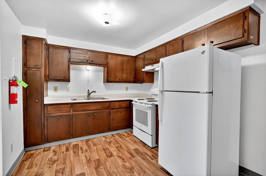 More Photos Of 17170 Beers Ave, Sandy Multifamily For Sale