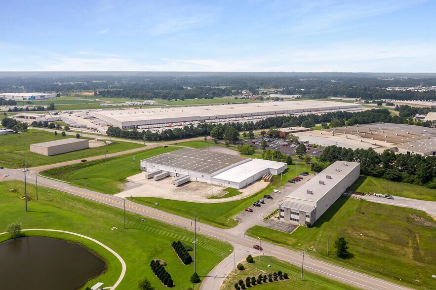 More Photos Of 2304 Industrial Dr, Cullman Warehouse For Lease