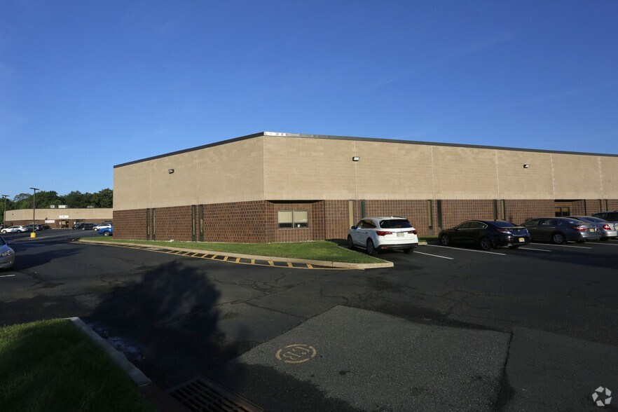 Primary Photo Of 165-181 Fieldcrest Ave, Edison Warehouse For Lease