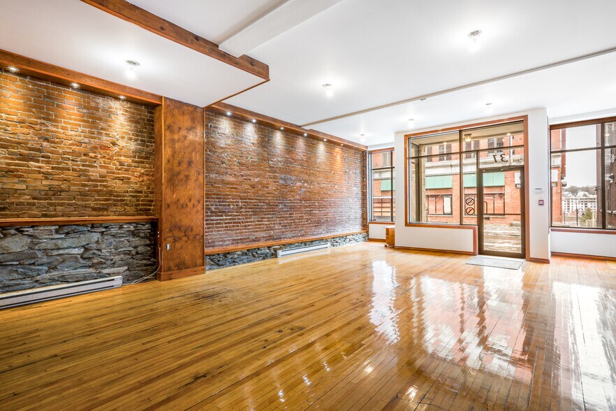 More Photos Of 31 Rue Wellington S, Sherbrooke Apartments For Lease