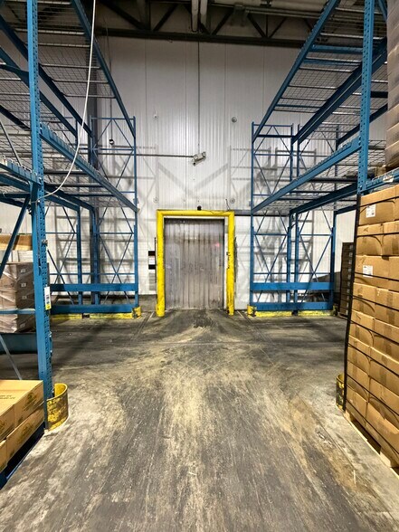 More Photos Of 3255 Meridian Pky, Weston Refrigeration Cold Storage For Lease