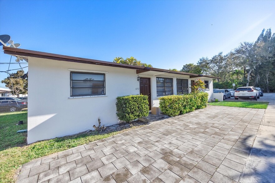 More Photos Of 14260 SW 88th Ave, Palmetto Bay Apartments For Sale