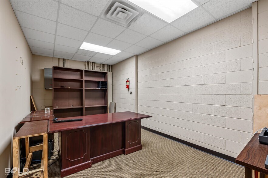 More Photos Of 523 Oxford Rd, Mansfield Office For Sale