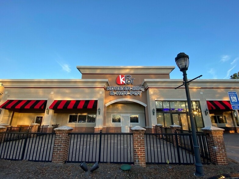 More Photos Of 2521 Airport Trwy, Columbus Unknown For Lease