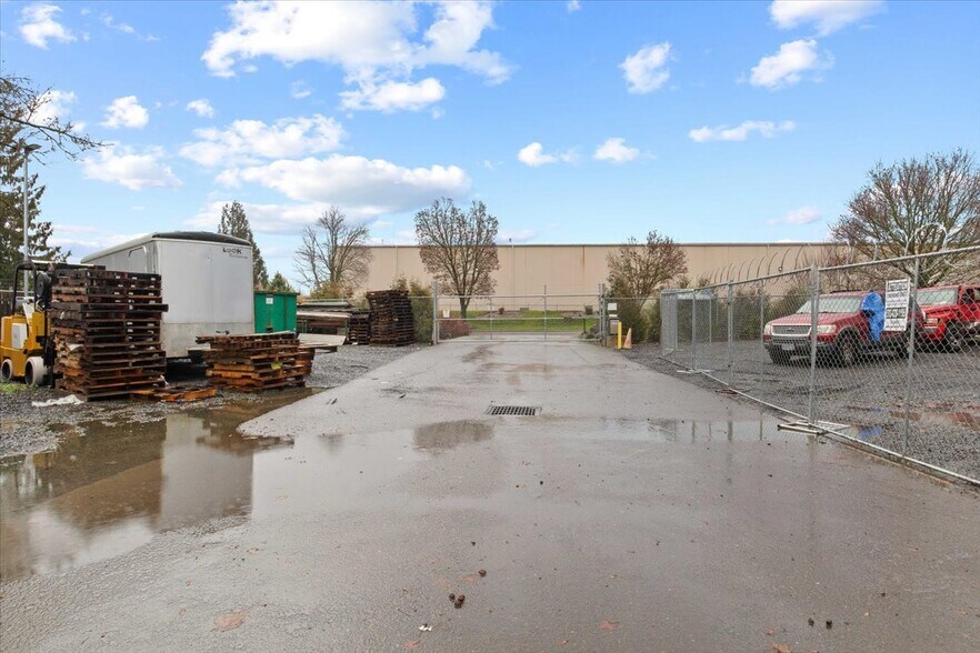 More Photos Of 1410 S Township Rd, Canby Warehouse For Sale