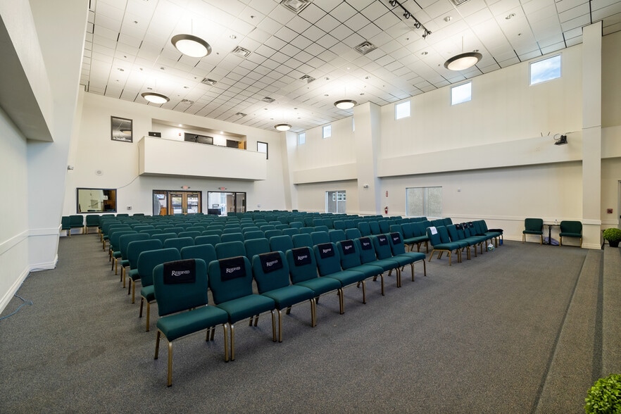 More Photos Of 44339 Beech Ave, Lancaster Schools For Lease