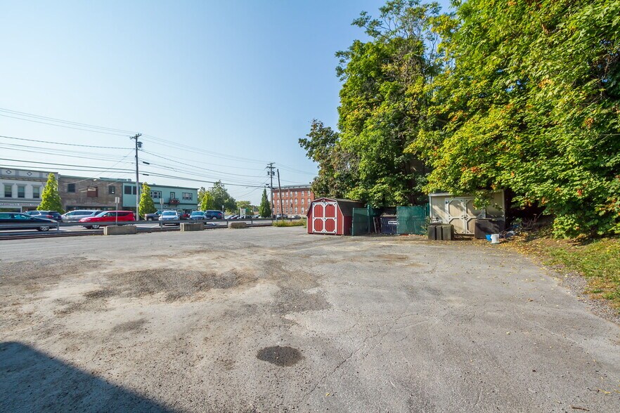 More Photos Of 20 Pleasant St, Canandaigua Office For Sale