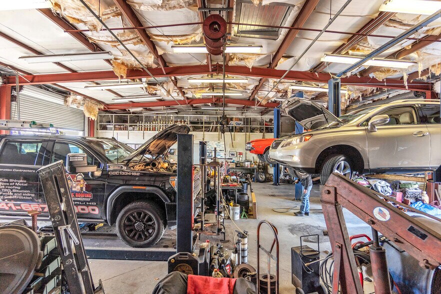 More Photos Of 6735 14th St, Bradenton Auto Repair For Sale