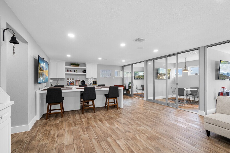 More Photos Of 29519 W Hawthorne Dr, Spring Flex For Sale