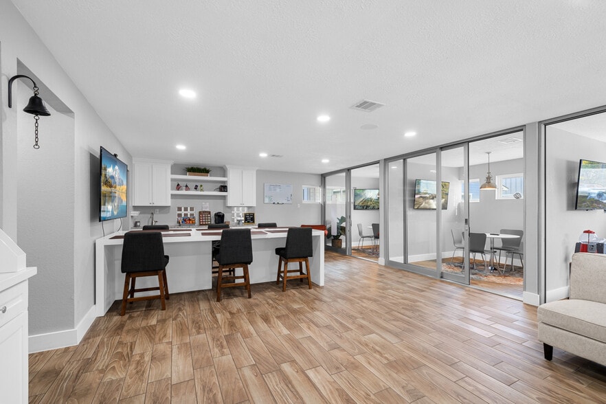 More Photos Of 29519 W Hawthorne Dr, Spring Flex For Sale