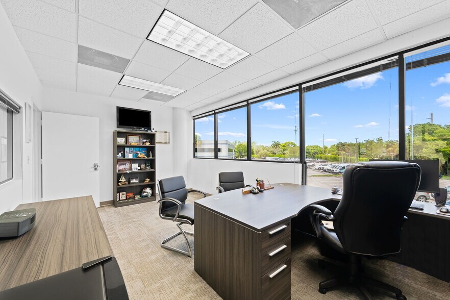 More Photos Of 3333 W Commercial Blvd, Fort Lauderdale Medical For Sale