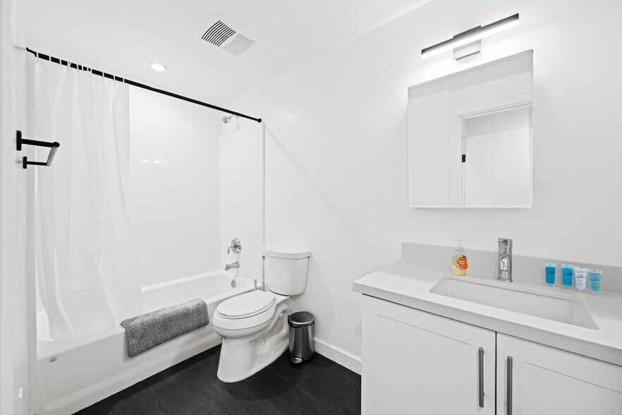 More Photos Of 2301 S Cloverdale Ave, Los Angeles Apartments For Sale