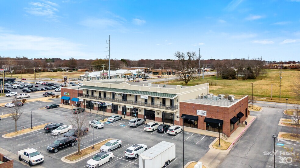 More Photos Of 201 SW 14th St, Bentonville Unknown For Lease