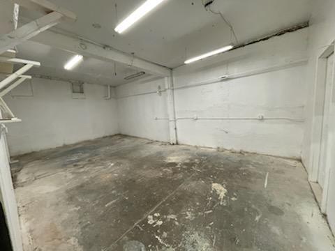 More Photos Of 2019-2021 SE Belmont St, Portland Showroom For Lease