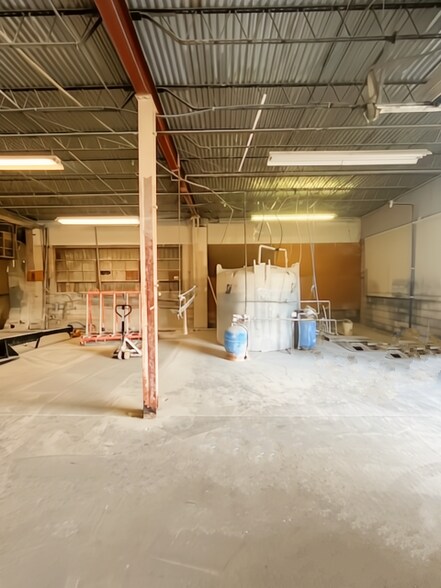 More Photos Of 3505 E 39th Ave, Denver Manufacturing For Lease