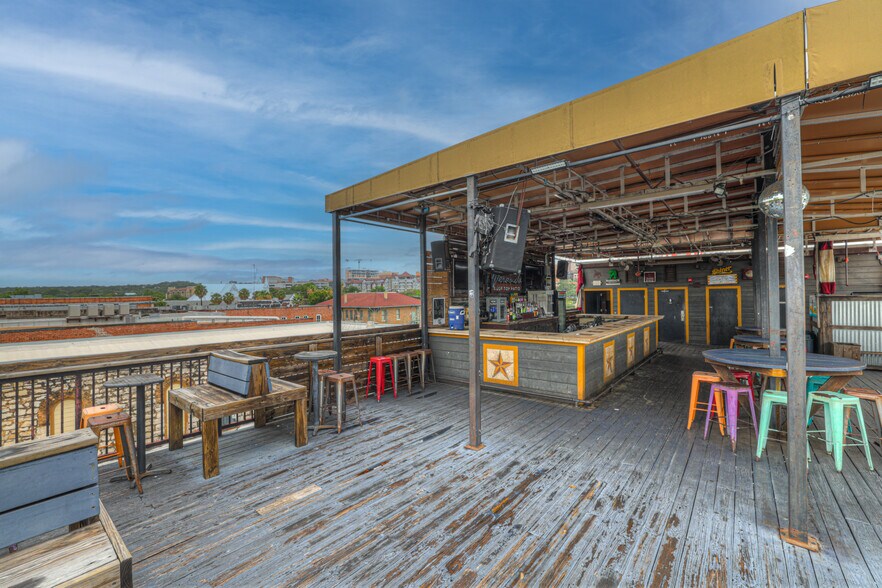 More Photos Of 139 E Hopkins St, San Marcos Bar For Sale