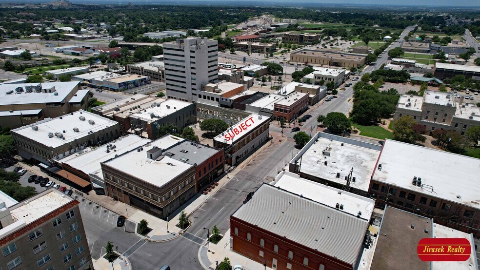 More Photos Of 1 E Central Ave, Temple Office For Lease