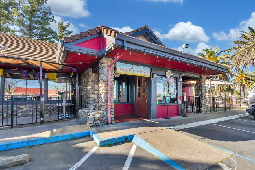 More Photos Of 6400 Fair Oaks Blvd, Carmichael Restaurant For Sale