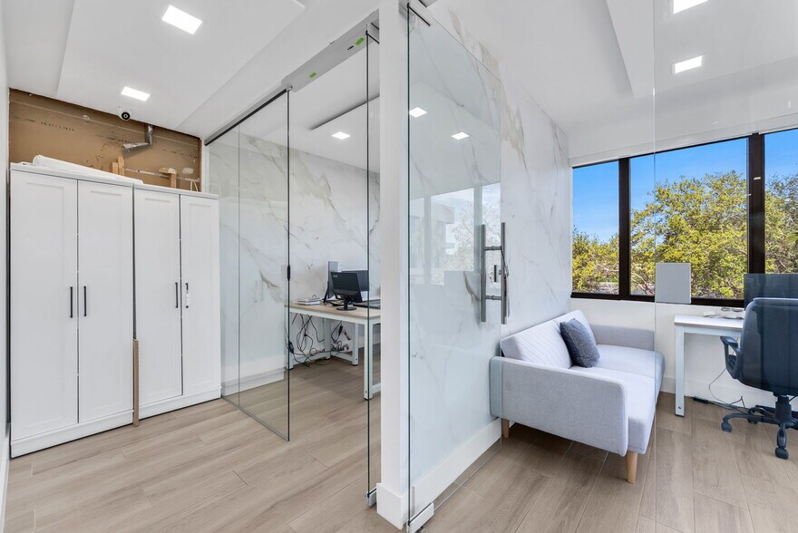 More Photos Of 3595 Sheridan St, Hollywood Coworking Space