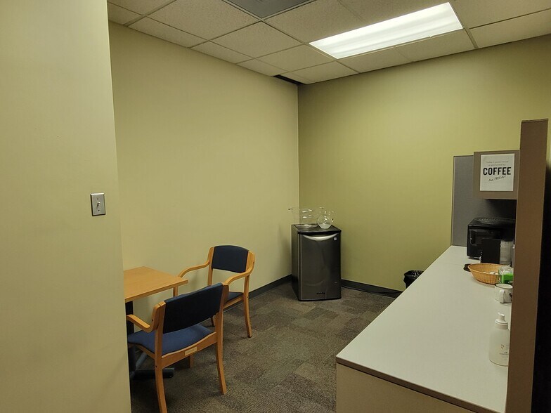 More Photos Of 1532 6th Av, Prince George Office For Lease